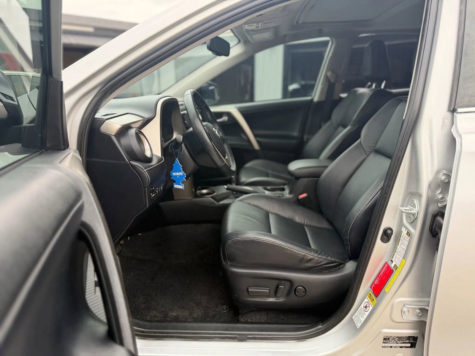 Used 2015 Toyota RAV4 Limited w/ Technology Package image 6