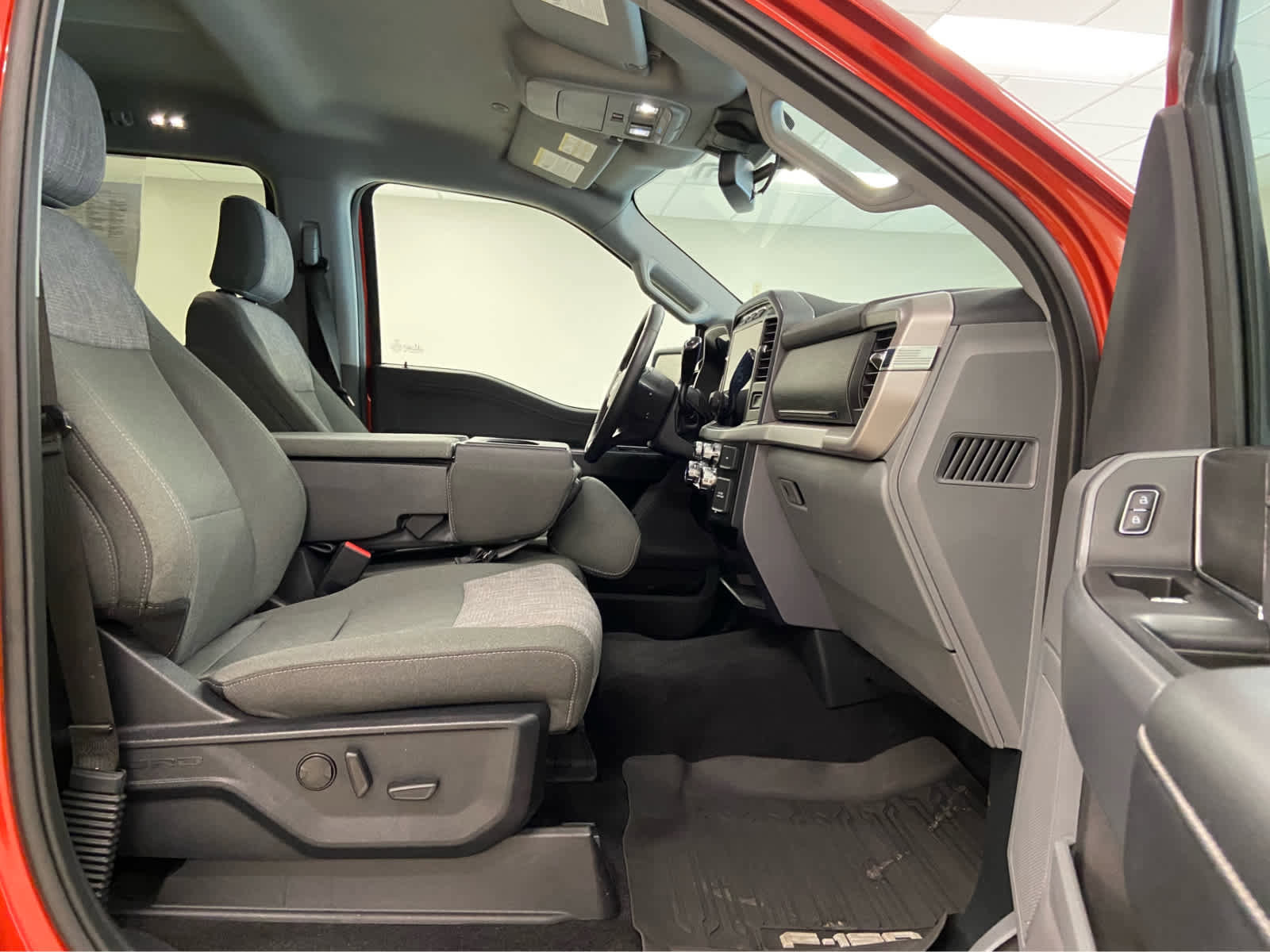 Used 2023 Ford F150 XLT w/ Equipment Group 302A High image 17