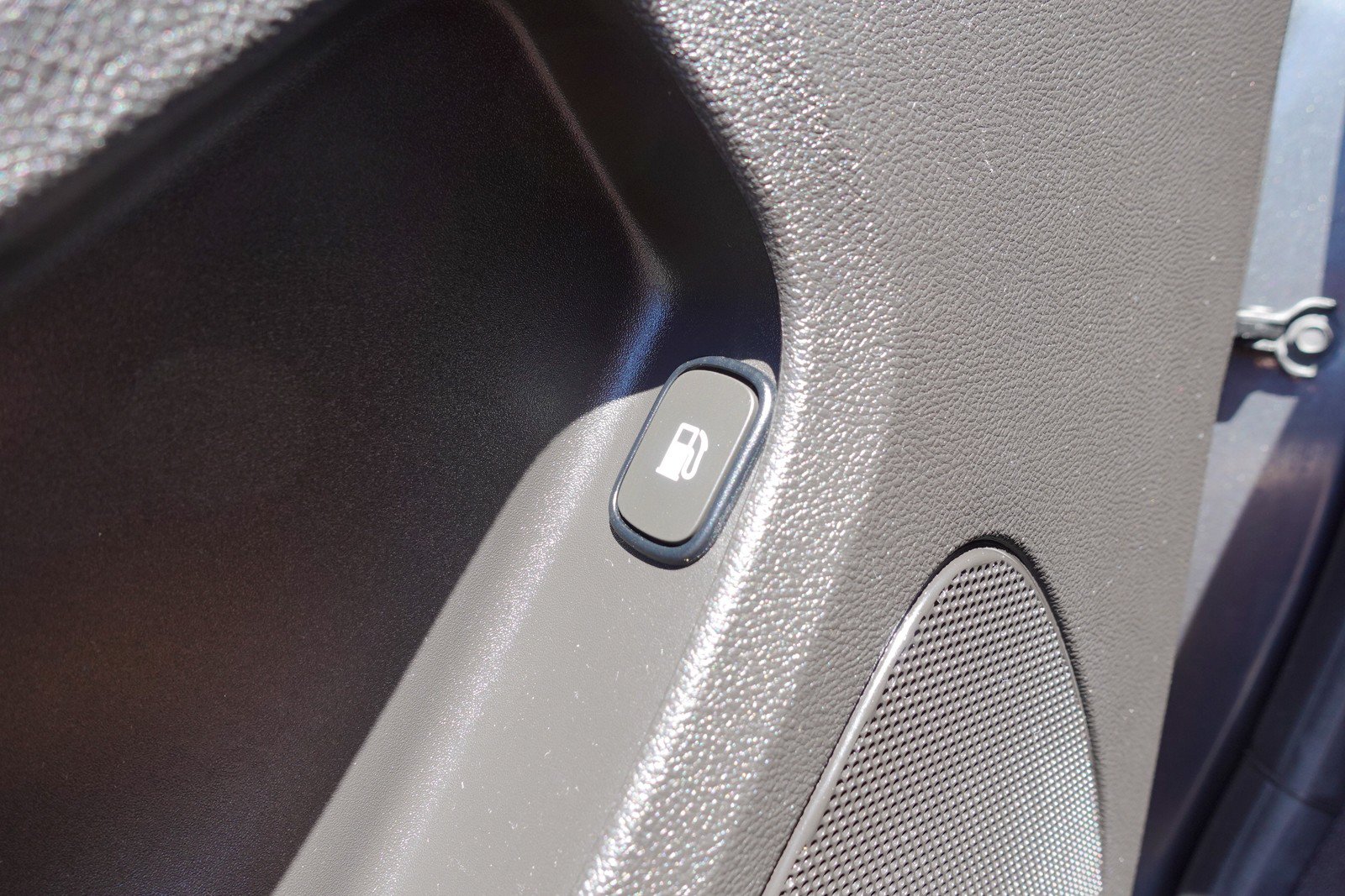 Used 2014 Chevrolet Volt Premium w/ Premium Trim Package FWD image 13