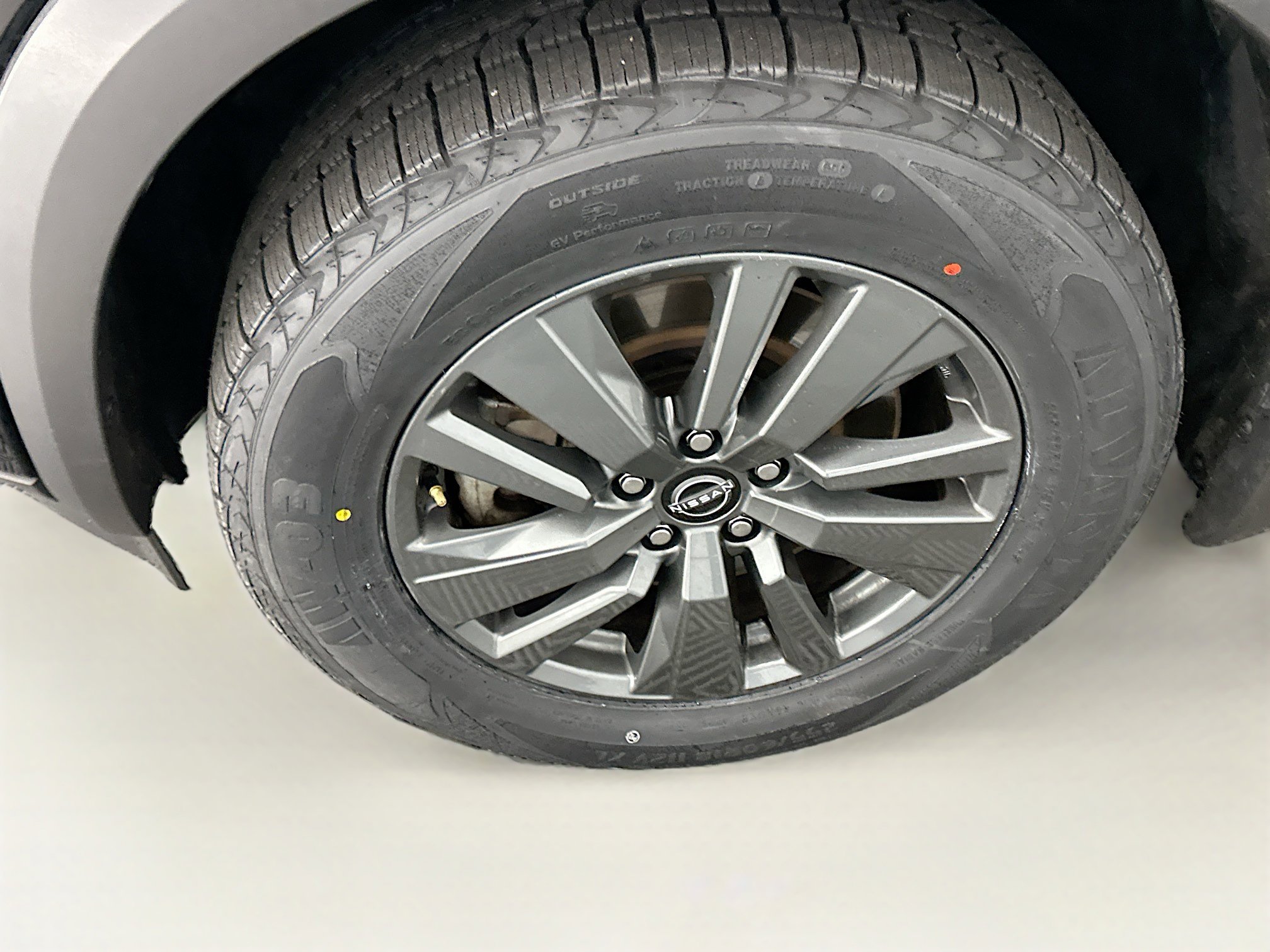 Used 2024 Nissan Pathfinder SV w/ SV Premium Package image 11