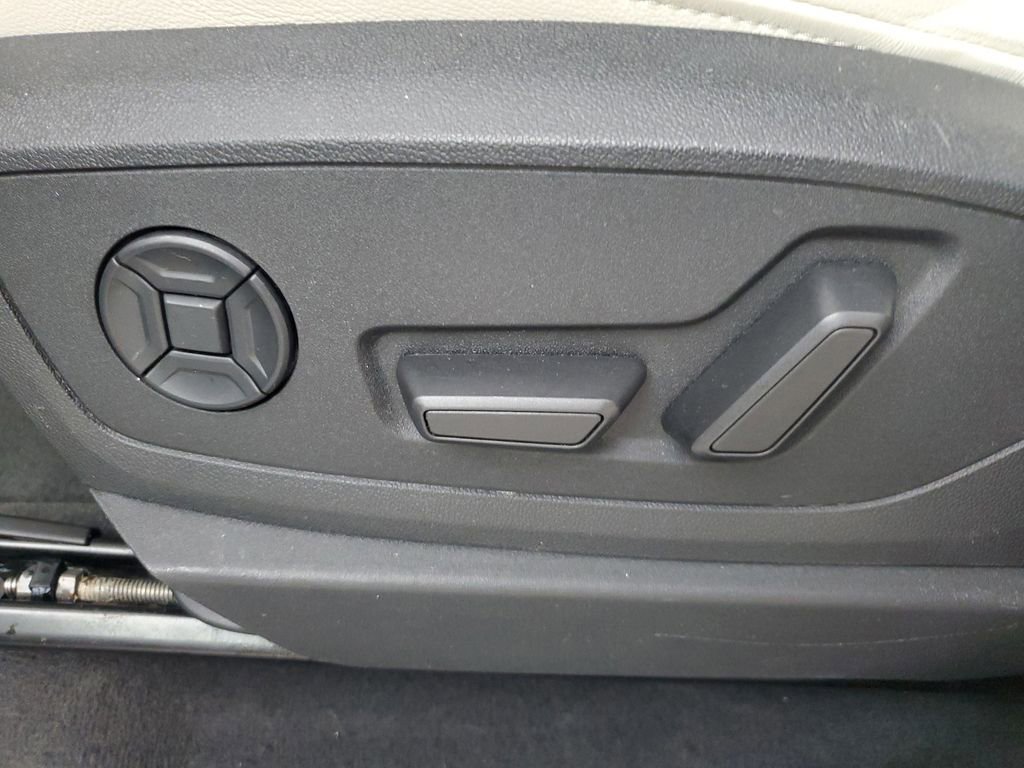 Used 2024 Audi Q8 e-tron Premium Plus w/ Premium Plus Package image 20
