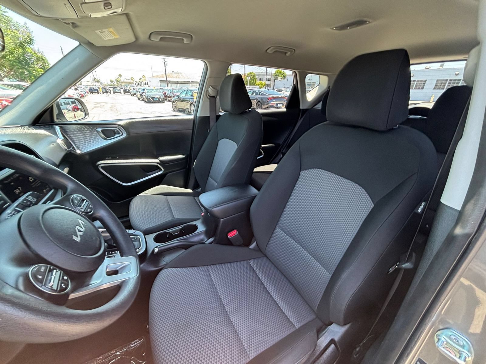 Used 2025 Kia Soul LX w/ LX Technology Package FWD image 36