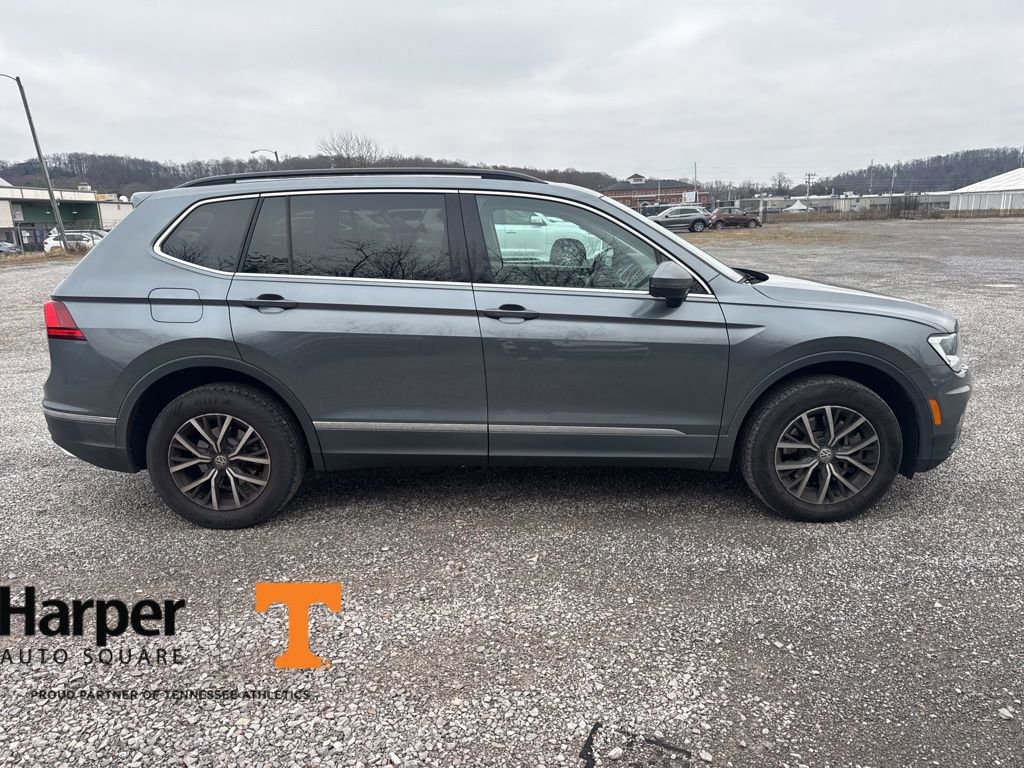 Used 2020 Volkswagen Tiguan SE w/ Panoramic Sunroof Package image 6