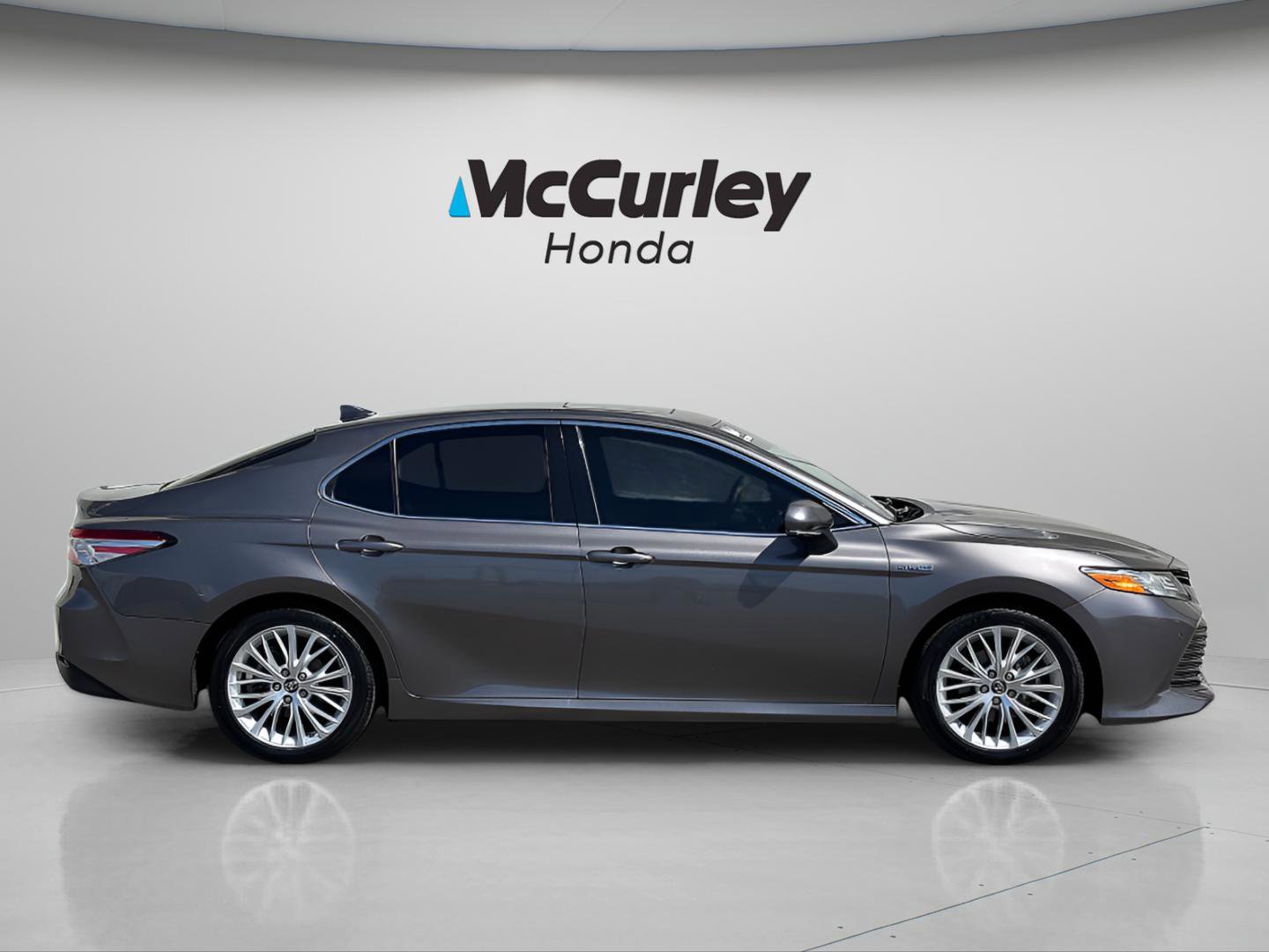 Used 2018 Toyota Camry XLE w/ Audio Package FWD image 2