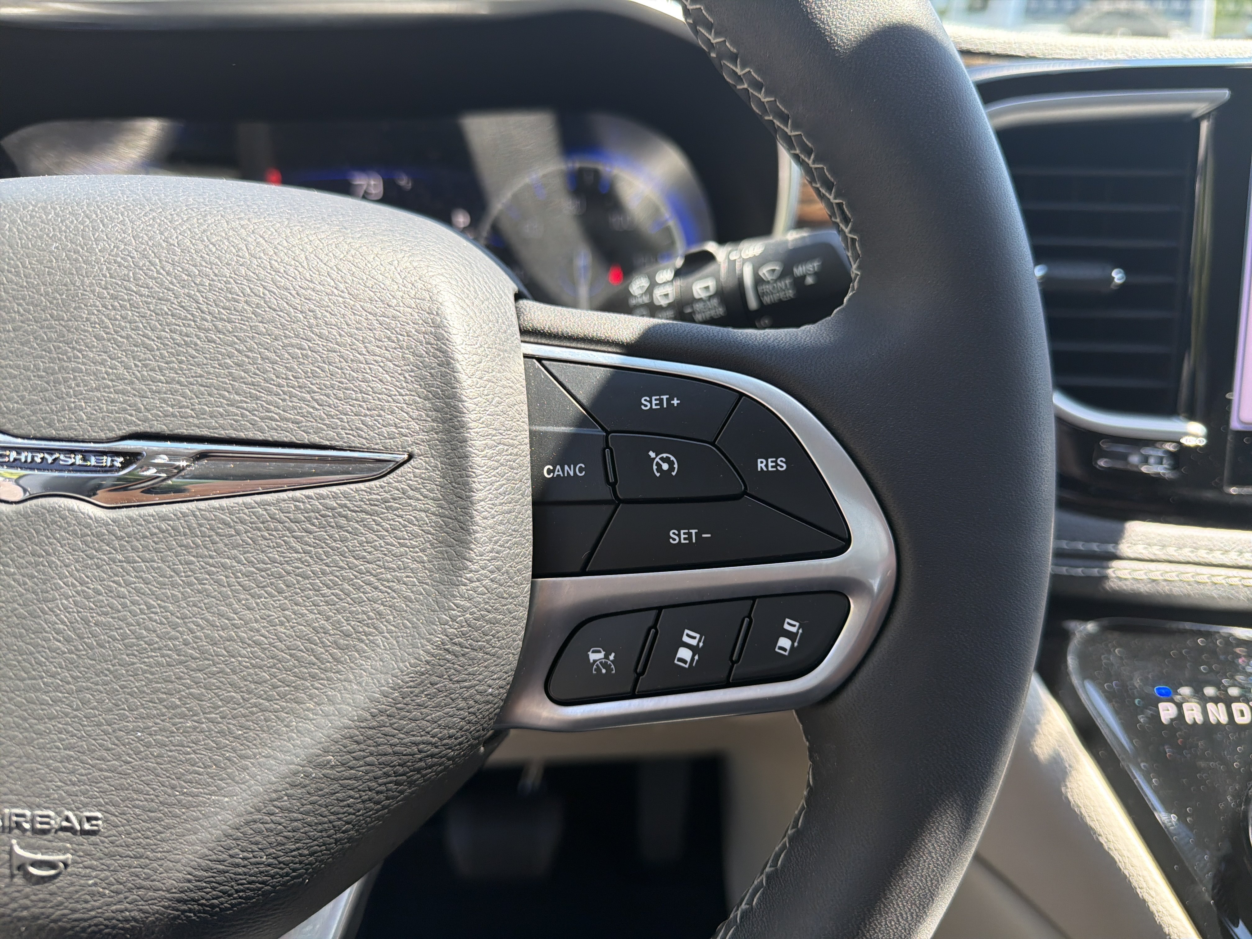 Used 2023 Chrysler Pacifica Limited FWD image 27