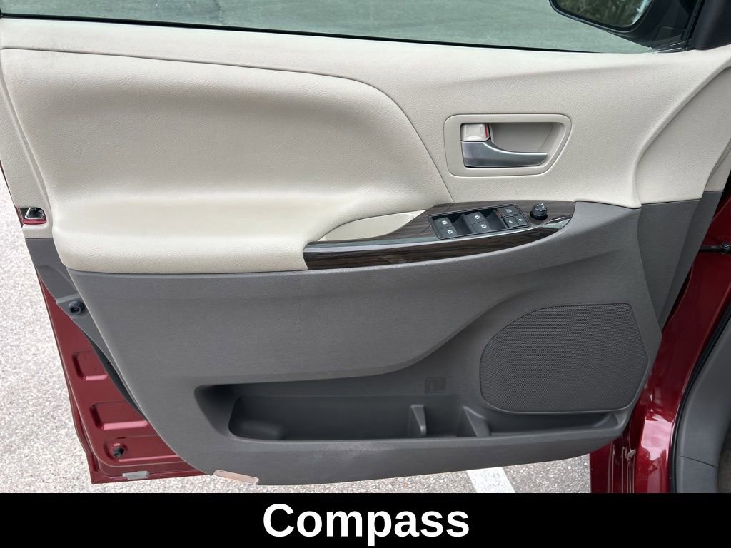 Used 2017 Toyota Sienna XLE w/ XLE Navigation Package image 18