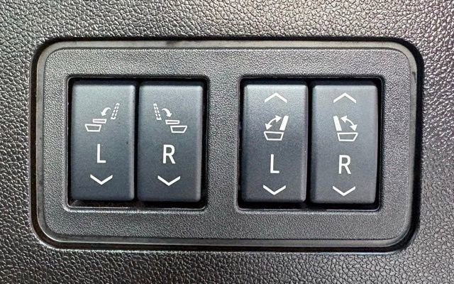 Used 2025 Cadillac XT6 Sport image 17