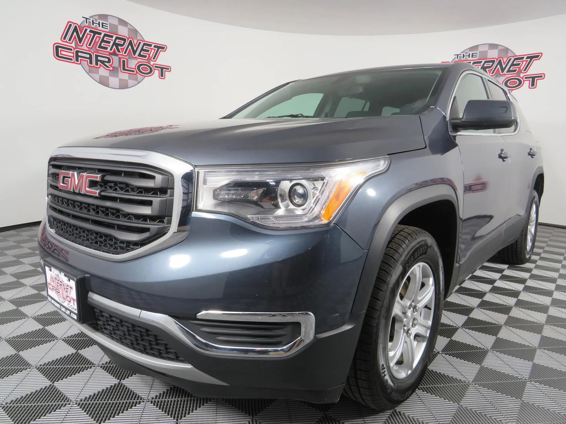 Used 2019 GMC Acadia SLE w/ LPO, Floor Liner Package image 3