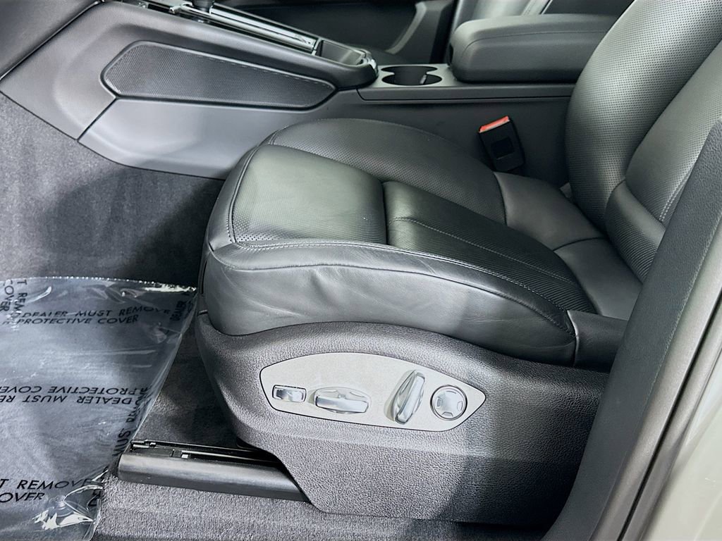 Certified 2025 Porsche Macan image 22