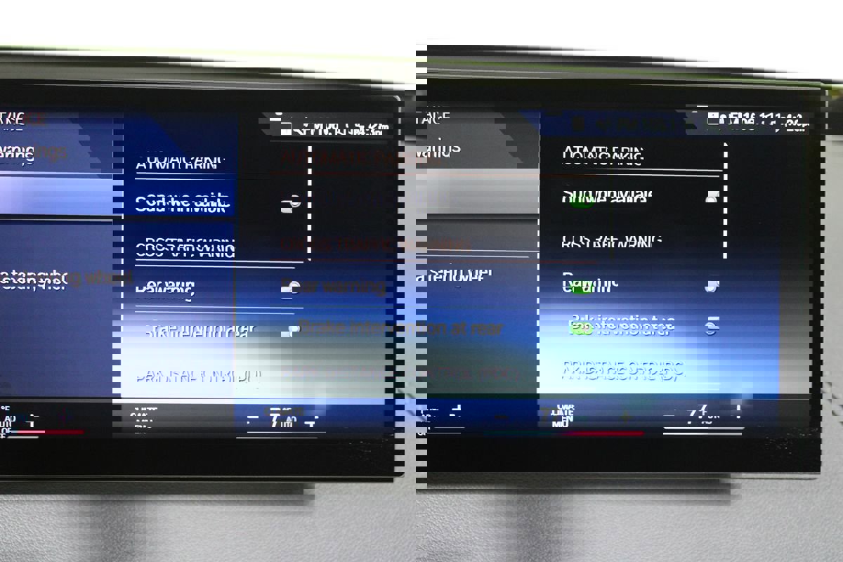 Used 2023 BMW iX xDrive50 w/ Sport Package image 19