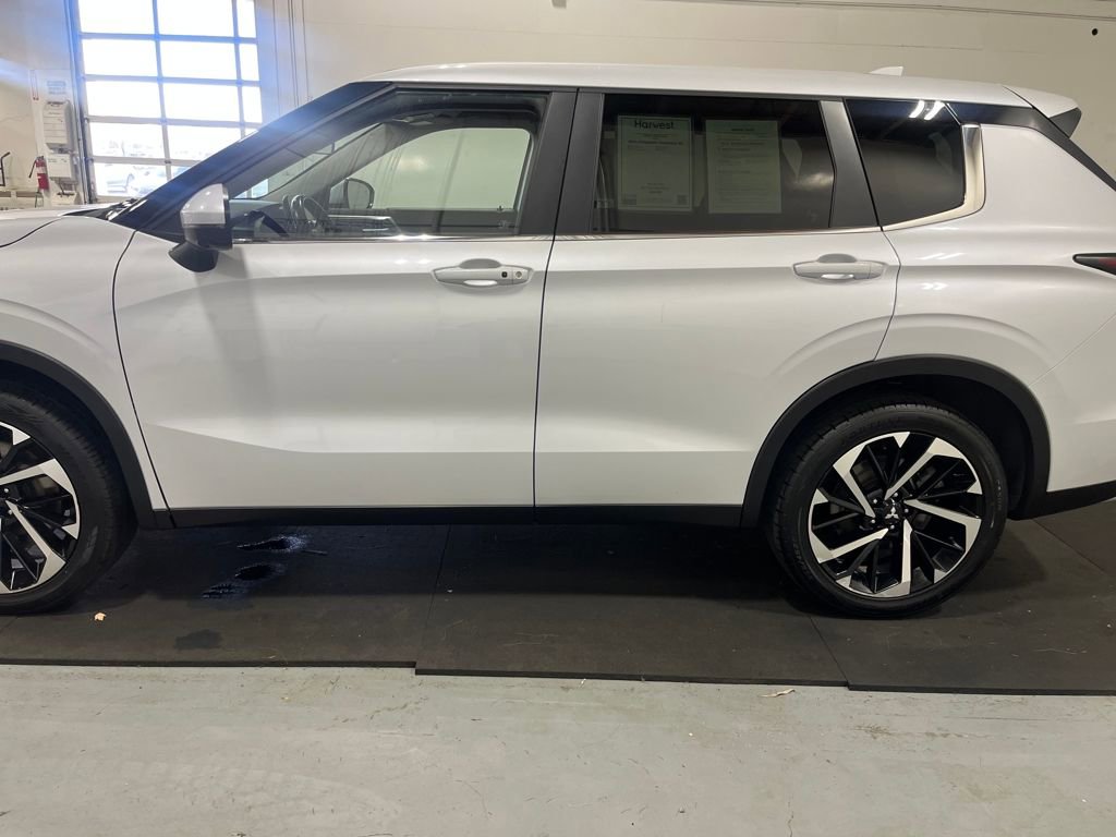Used 2024 Mitsubishi Outlander SE image 33