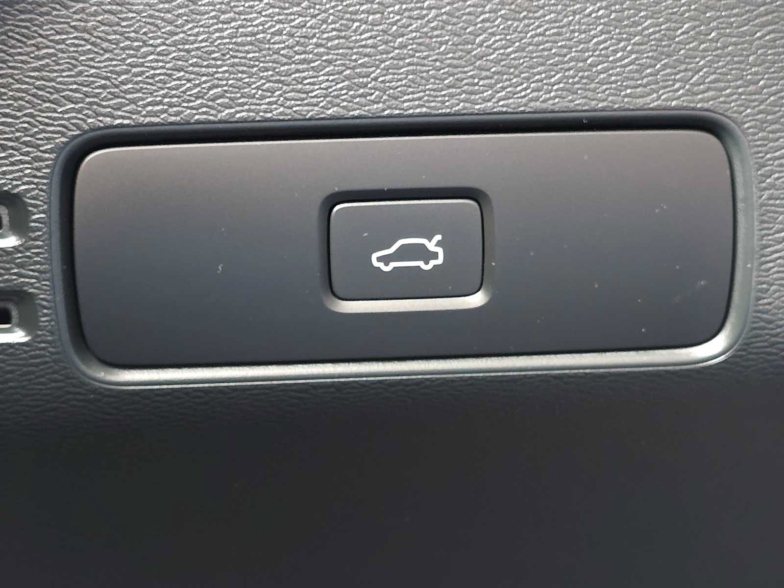 Certified 2023 Volvo C40 P8 Recharge Plus w/ Climate Package AWD/4WD image 32