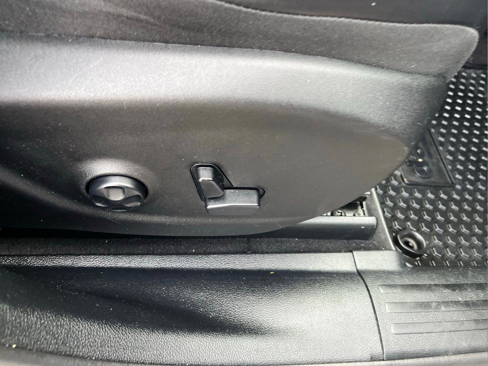 Used 2019 Jeep Cherokee Trailhawk image 35