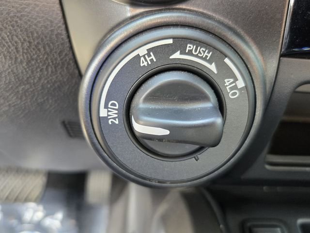 Used 2024 Nissan Titan SV w/ SV Bronze Edition Package image 21