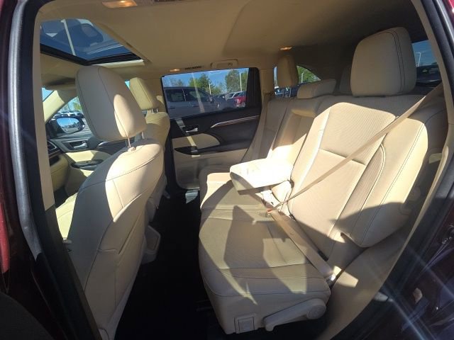 Used 2018 Toyota Highlander Limited FWD image 19