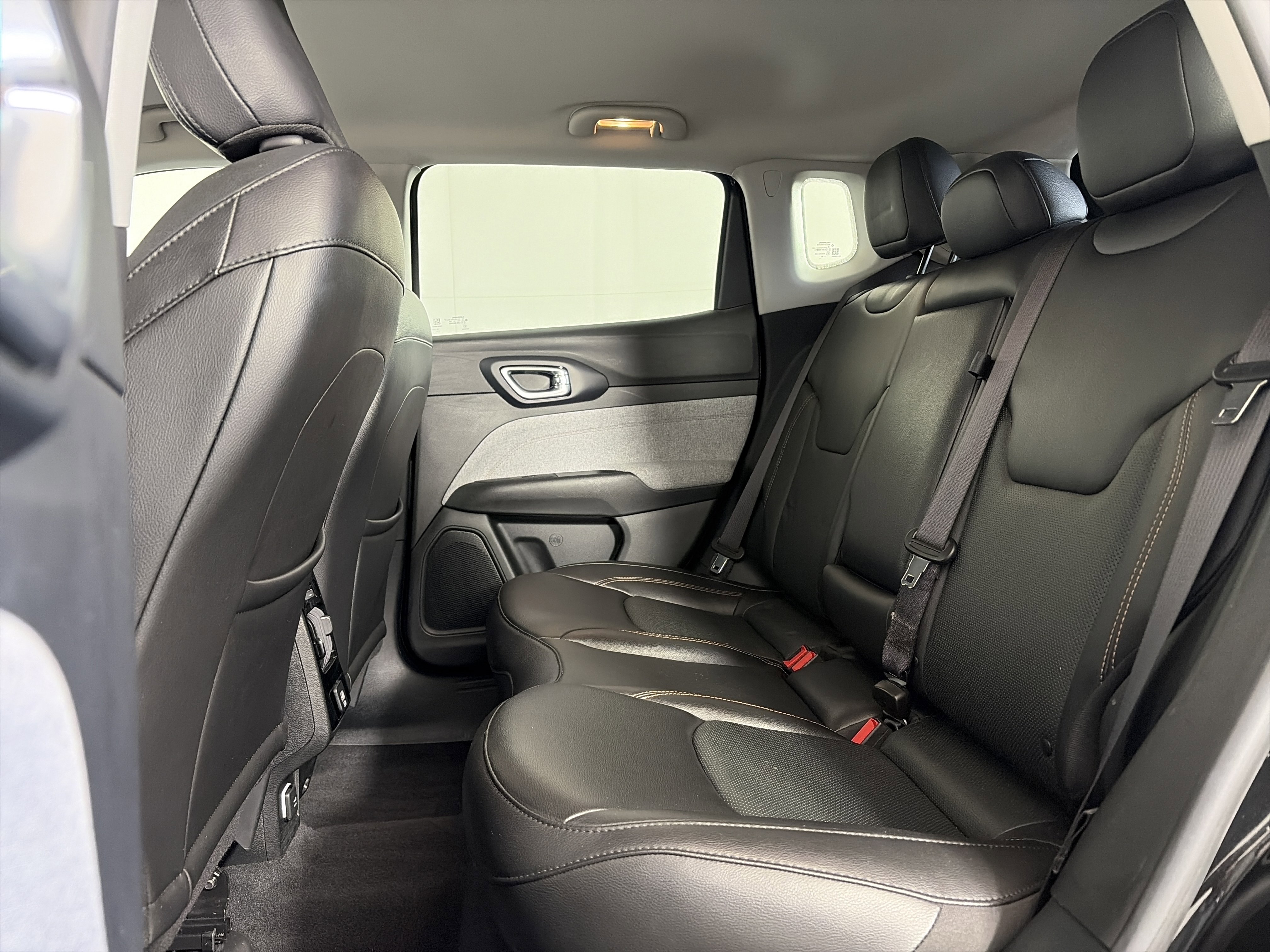 Used 2022 Jeep Compass Latitude AWD/4WD image 7