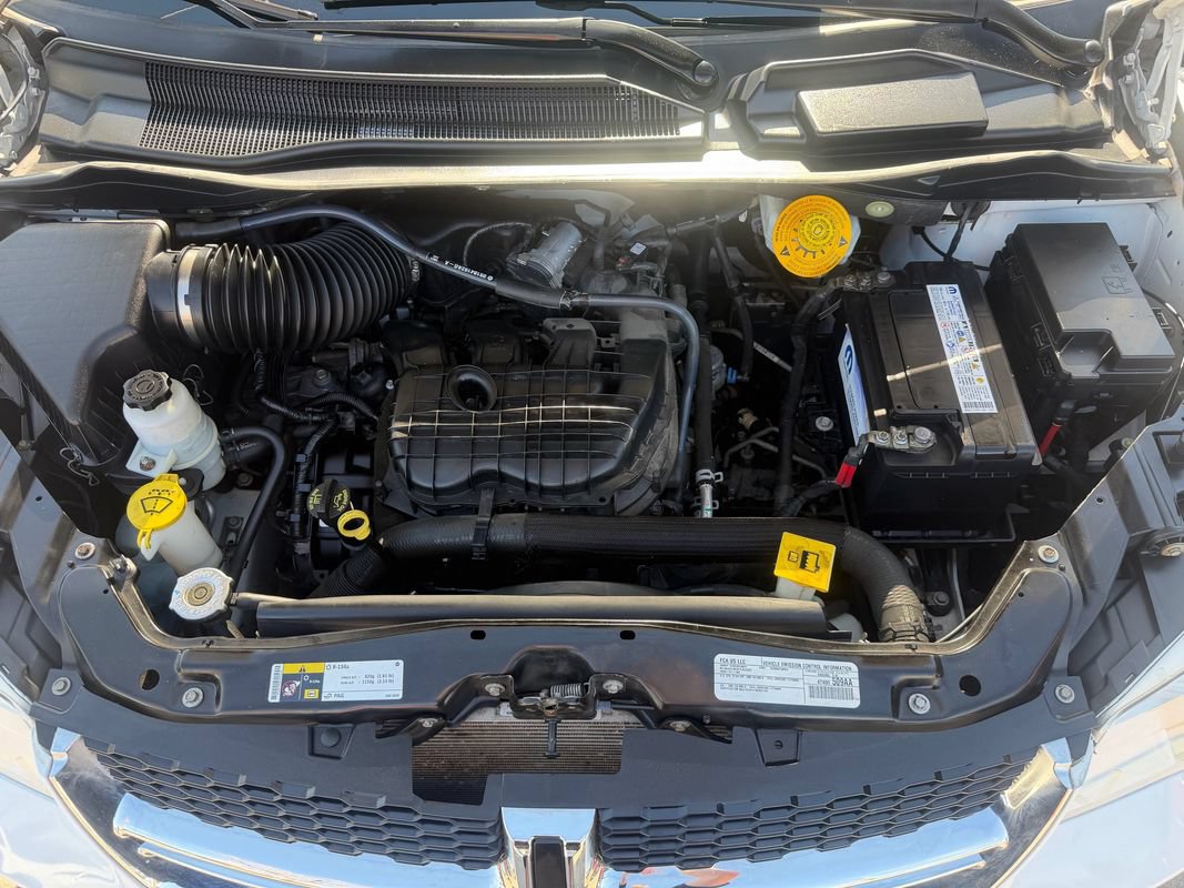 Used 2016 Dodge Grand Caravan SXT w/ UConnect Hands-Free Group FWD image 22