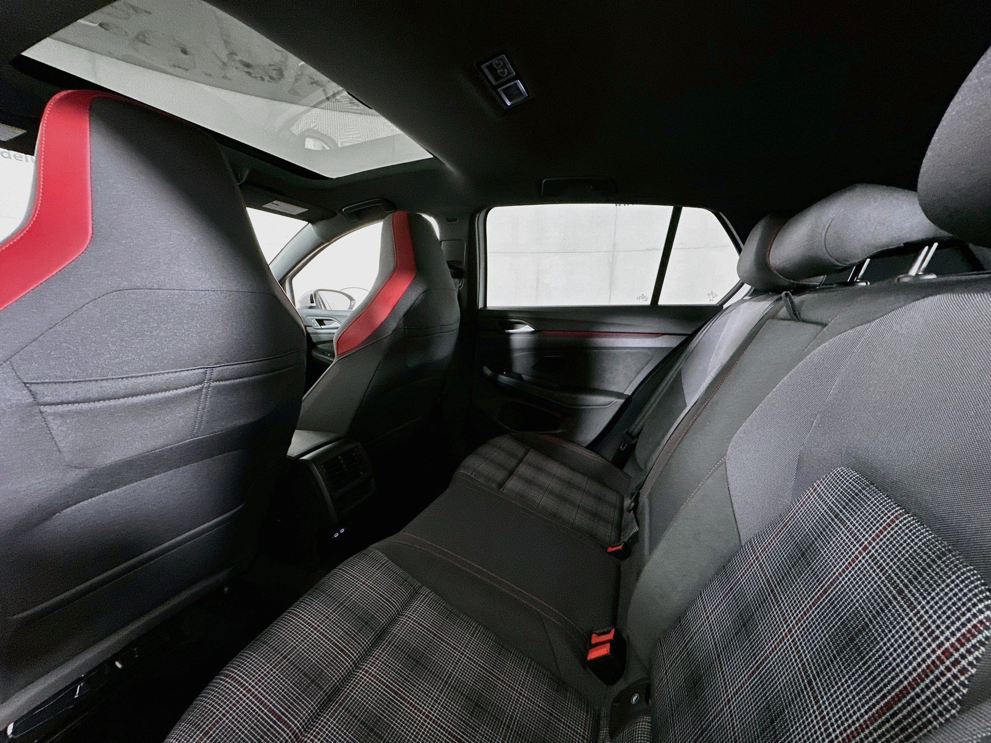 Used 2024 Volkswagen GTI SE FWD image 23