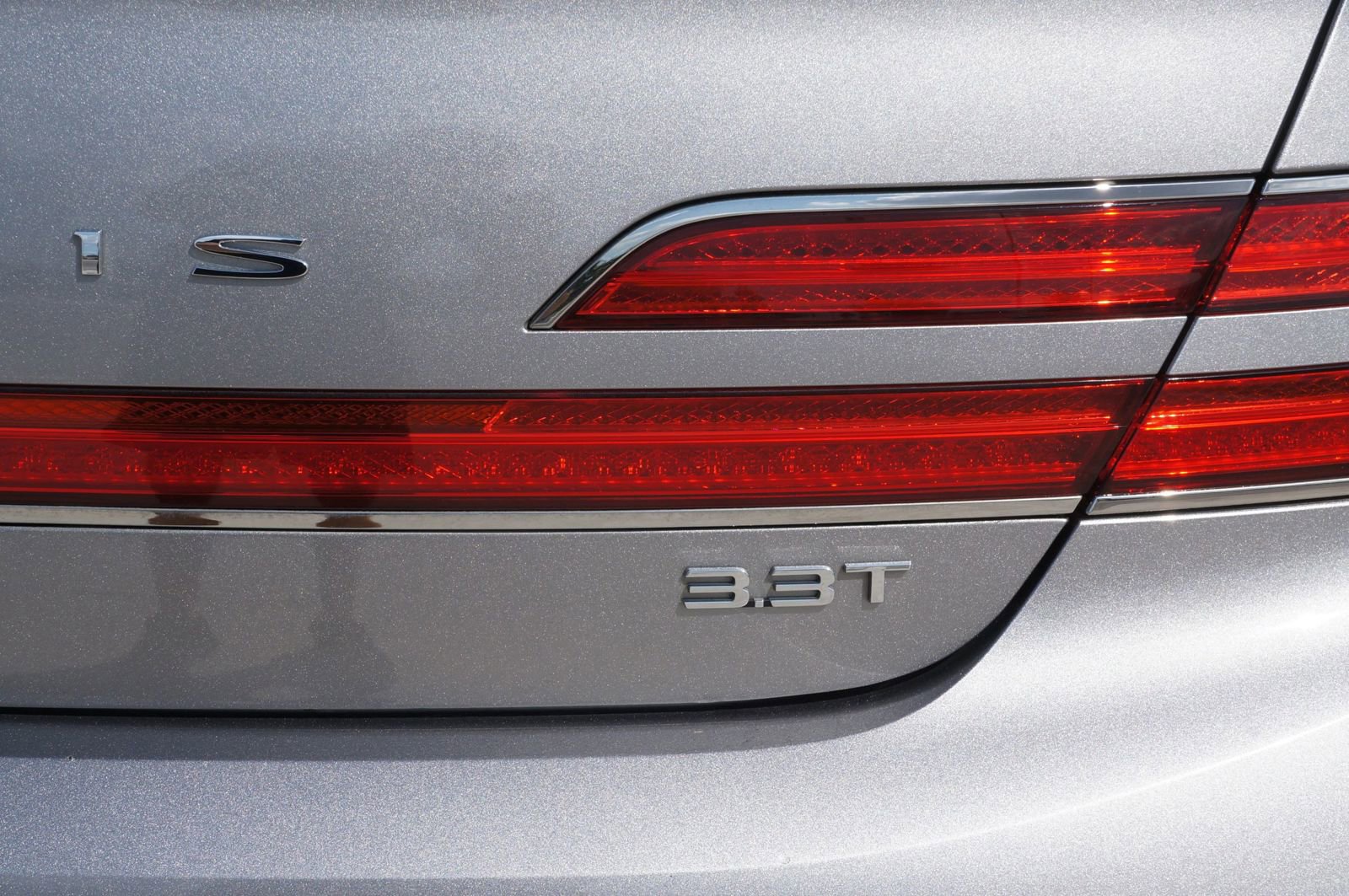 Used 2020 Genesis G90 3.3T Premium image 23