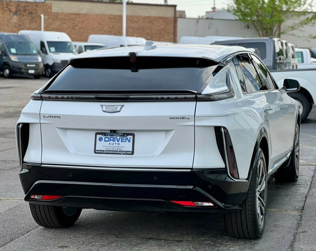 Used 2024 Cadillac Lyriq Luxury AWD/4WD image 5