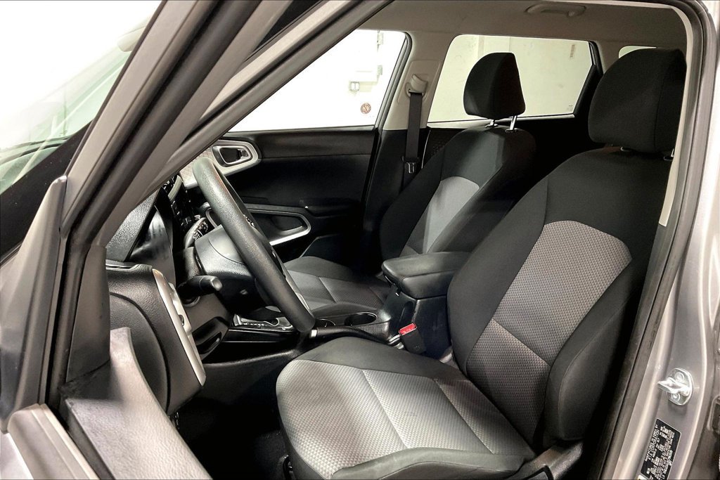 Used 2025 Kia Soul LX w/ LX Technology Package FWD image 31