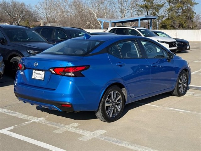 Used 2023 Nissan Versa SV image 3