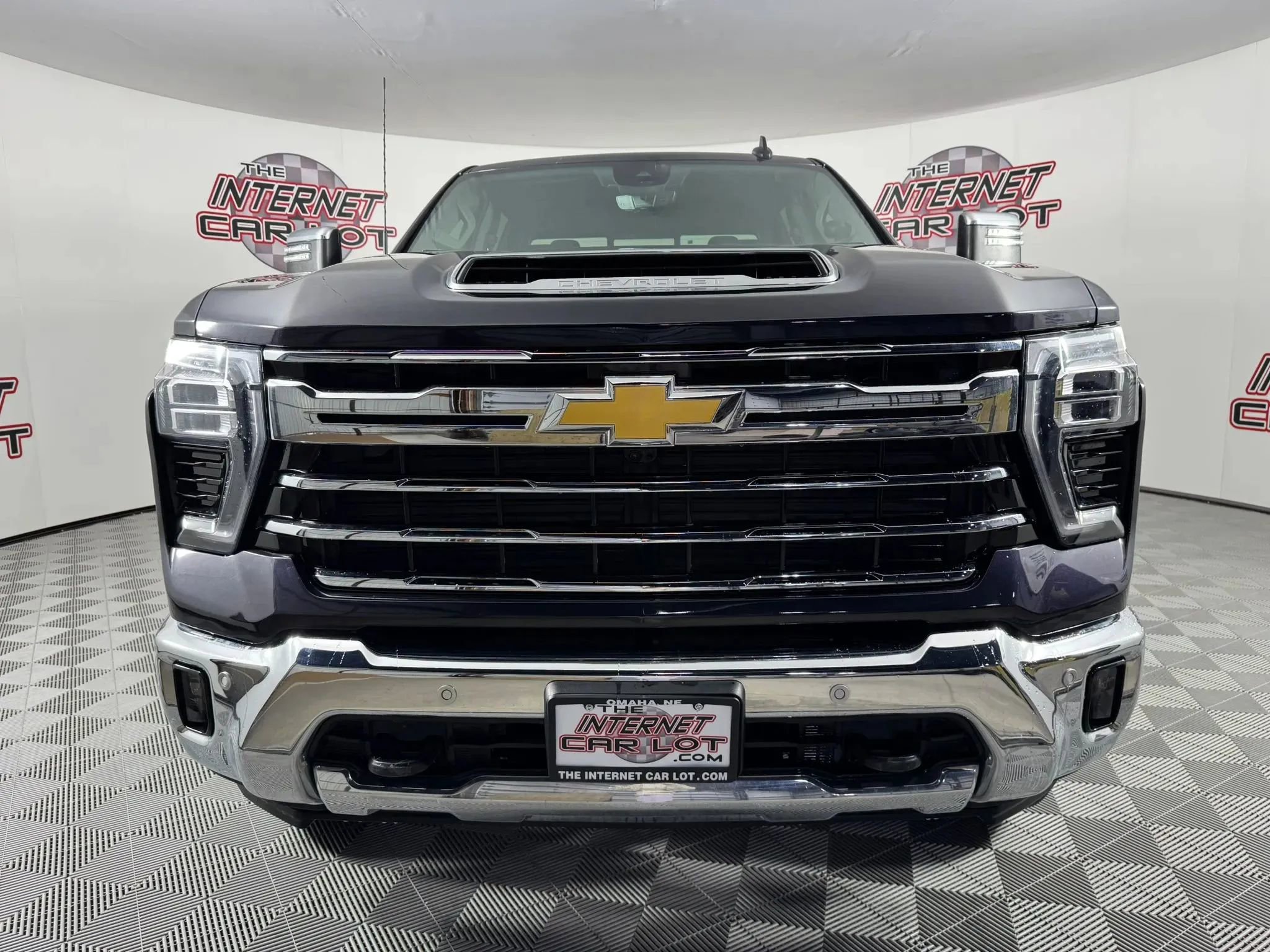 Used 2024 Chevrolet Silverado 2500 LTZ w/ LTZ Premium Package image 2