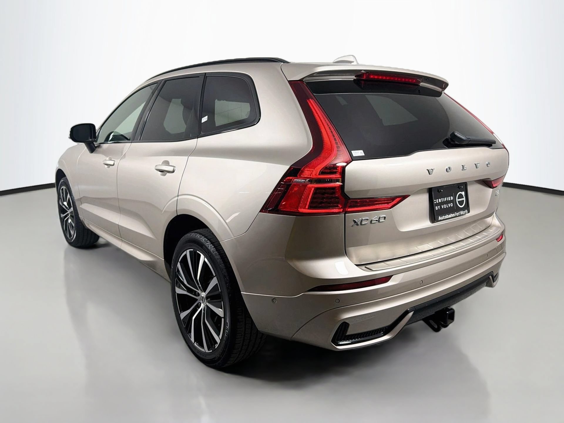 Certified 2023 Volvo XC60 B5 Ultimate w/ Climate Package AWD/4WD image 8