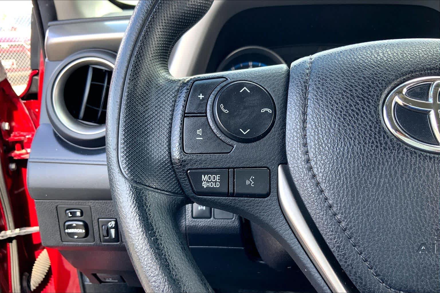 Used 2018 Toyota RAV4 LE w/ All Weather Liner Package AWD/4WD image 23