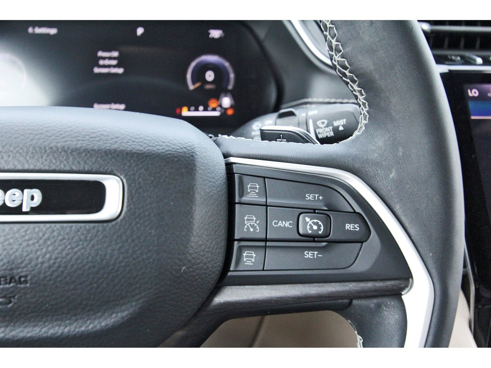 Used 2023 Jeep Grand Cherokee L Limited image 23