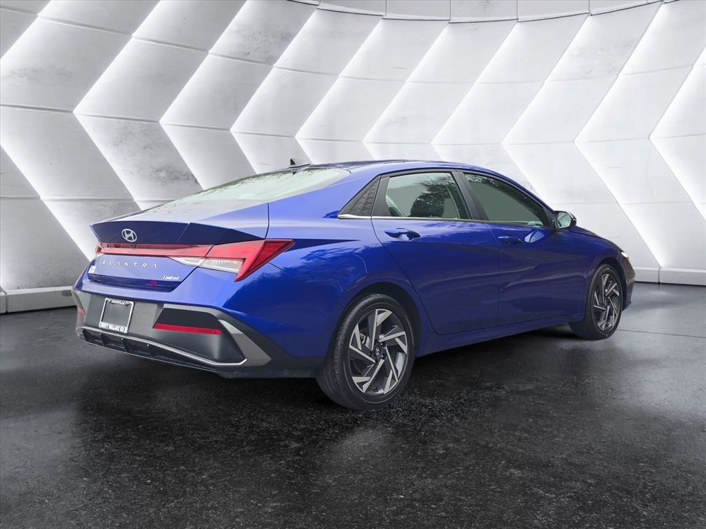 Used 2025 Hyundai Elantra Limited w/ Cargo Package image 5