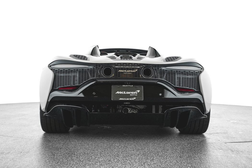 Used 2025 McLaren Artura Spider RWD image 41