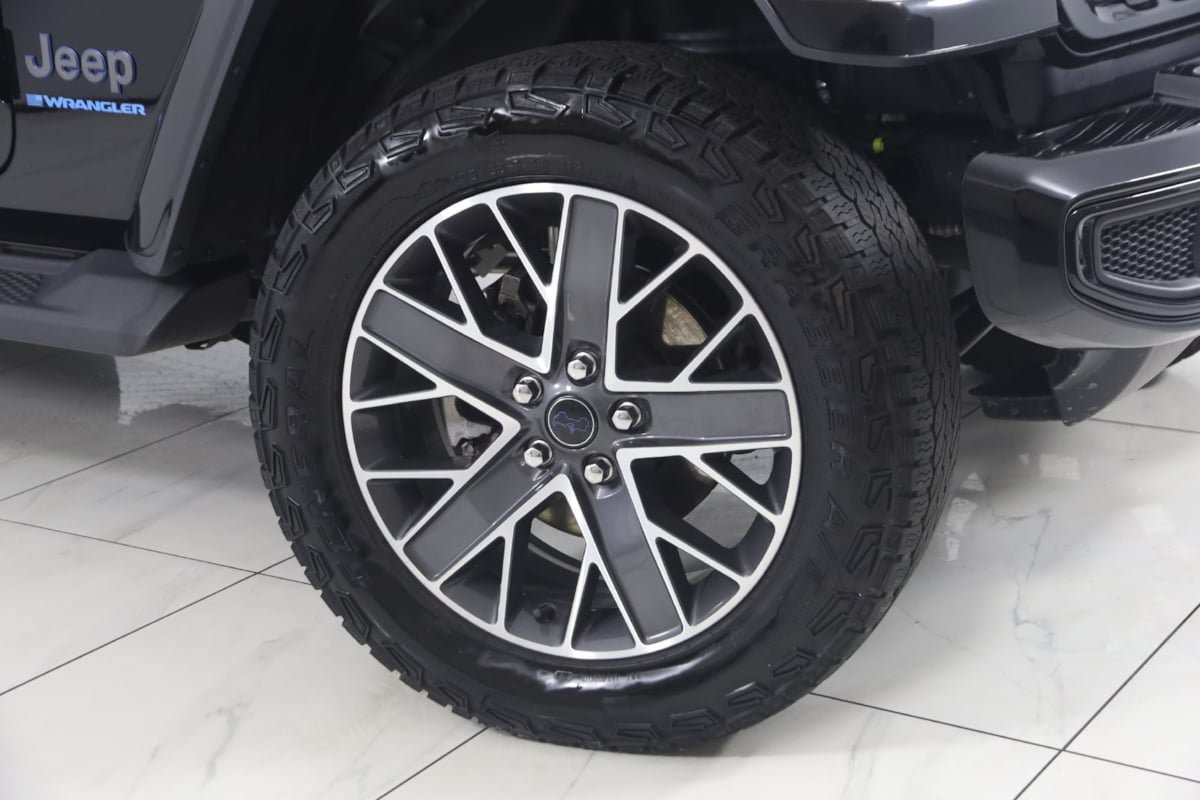 Used 2024 Jeep Wrangler High Altitude AWD/4WD image 16
