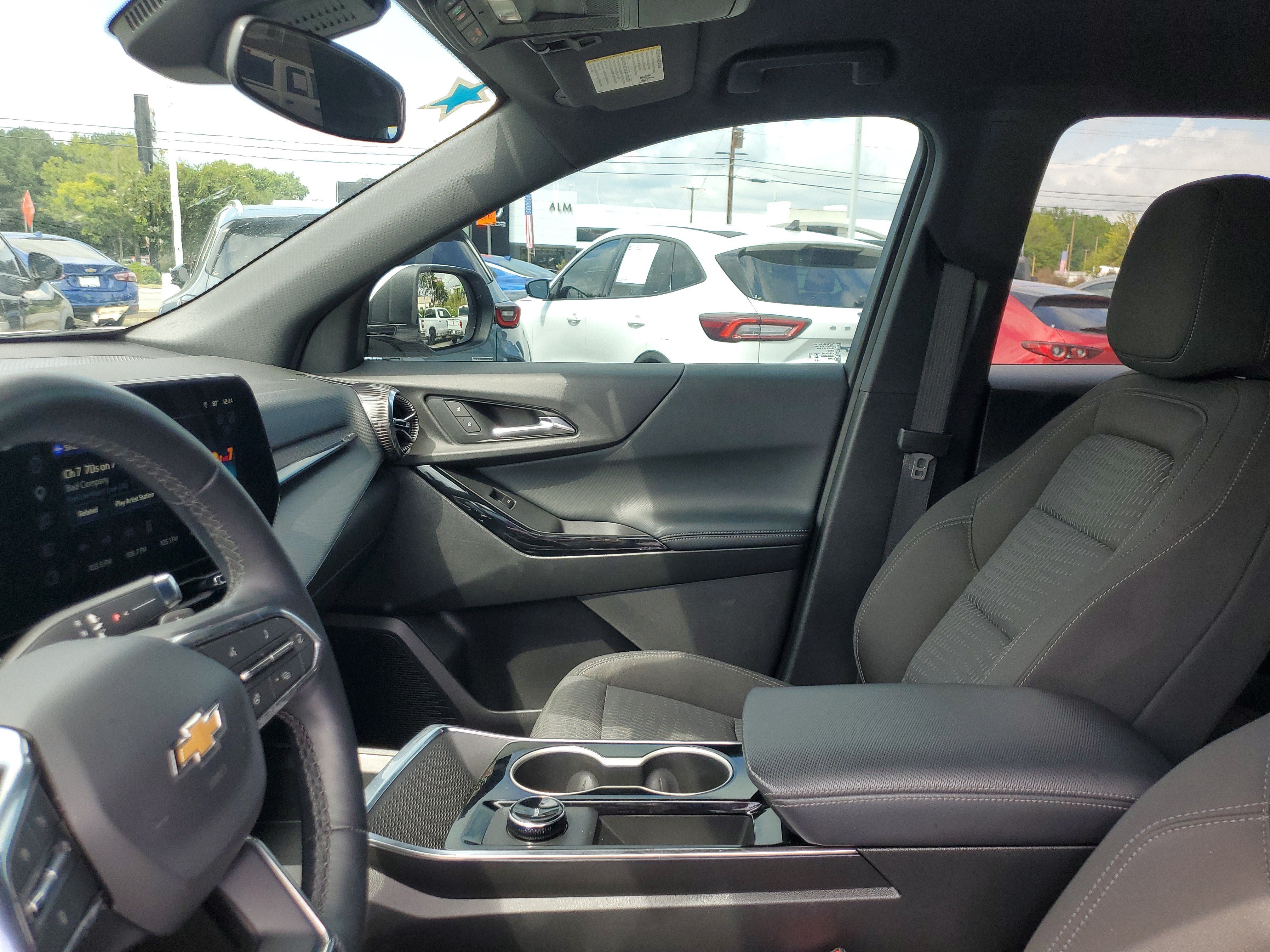 Used 2026 Chevrolet Equinox LT FWD image 17