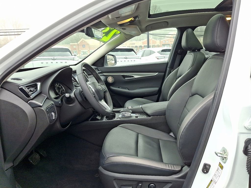 Used 2023 INFINITI QX50 Luxe AWD/4WD image 14
