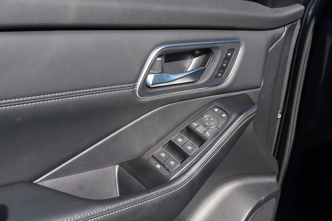 Certified 2025 Nissan Rogue Platinum w/ Platinum Premium Package image 31