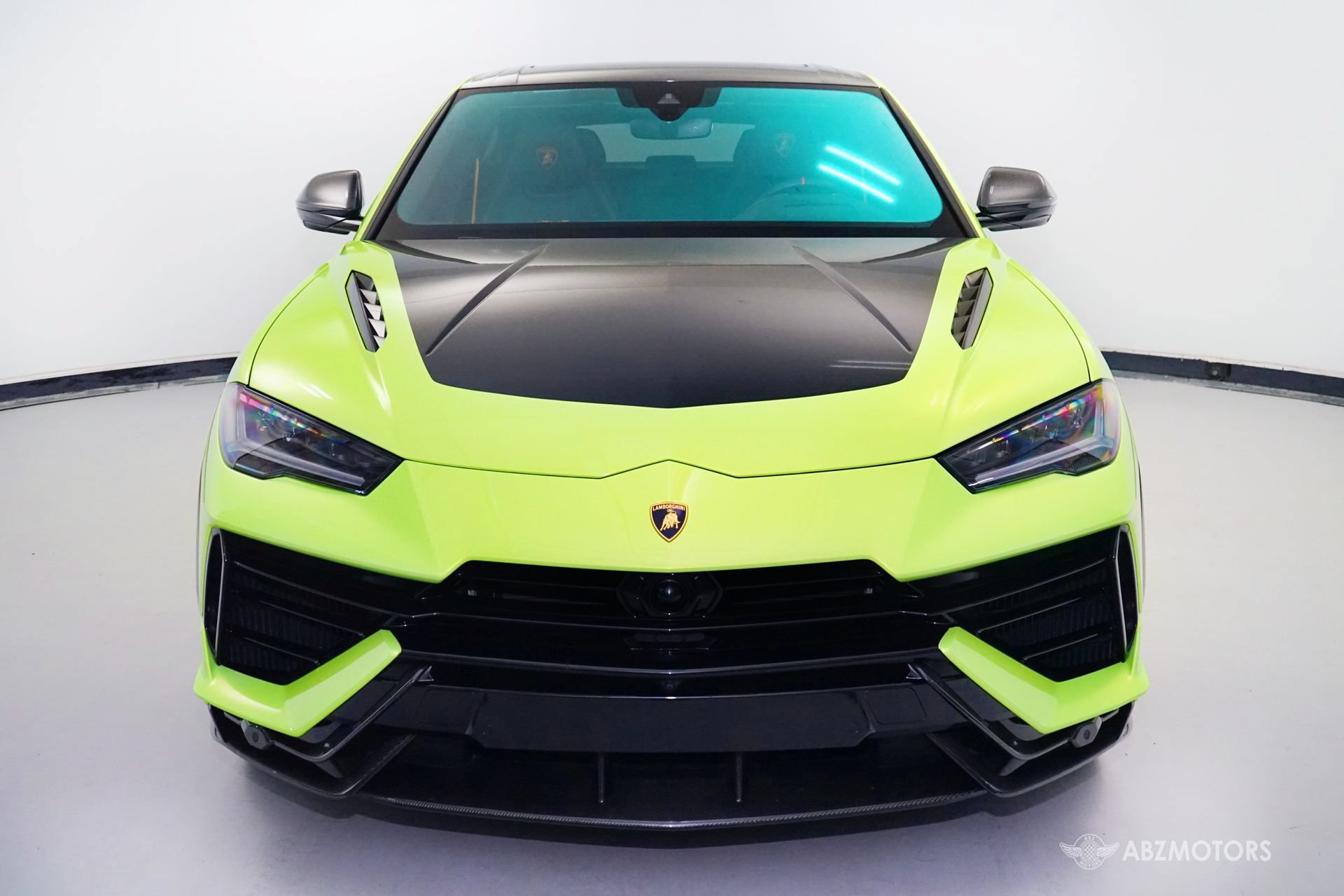 Used 2024 Lamborghini Urus Performante AWD/4WD image 3