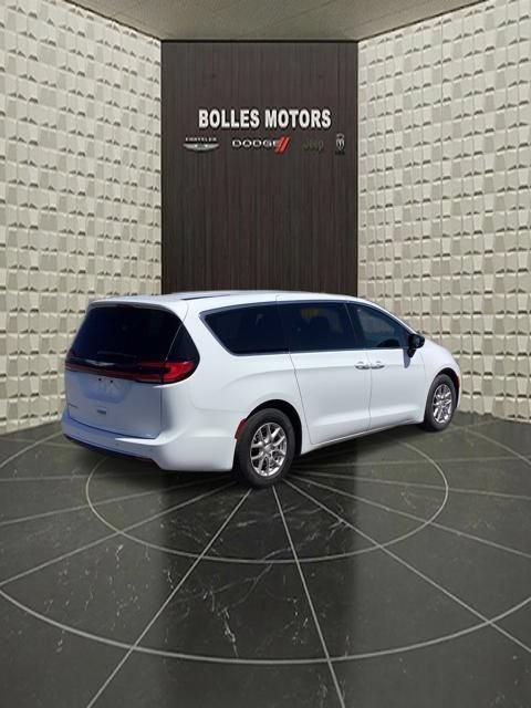 Certified 2025 Chrysler Pacifica Select FWD image 4