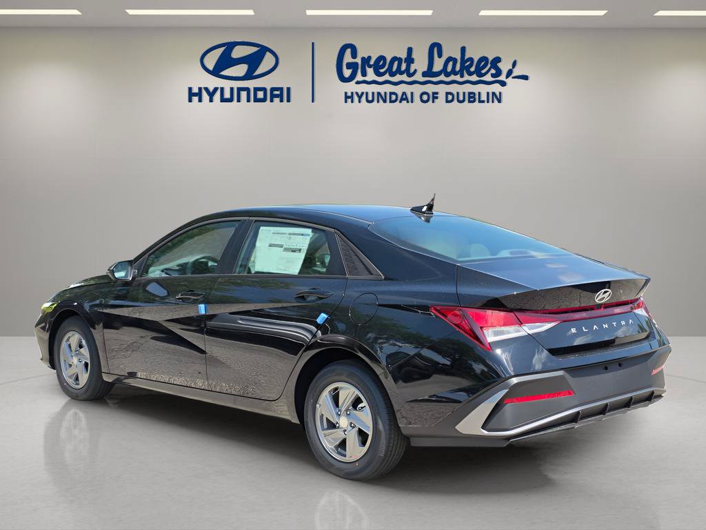 New 2026 Hyundai Elantra SE FWD image 3