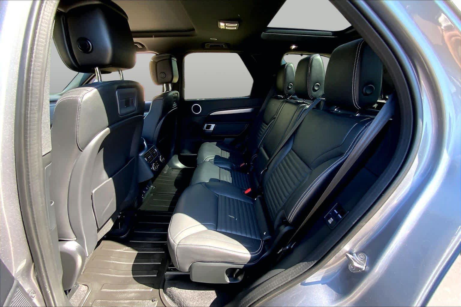 Used 2025 Land Rover Discovery Dynamic SE AWD/4WD image 19