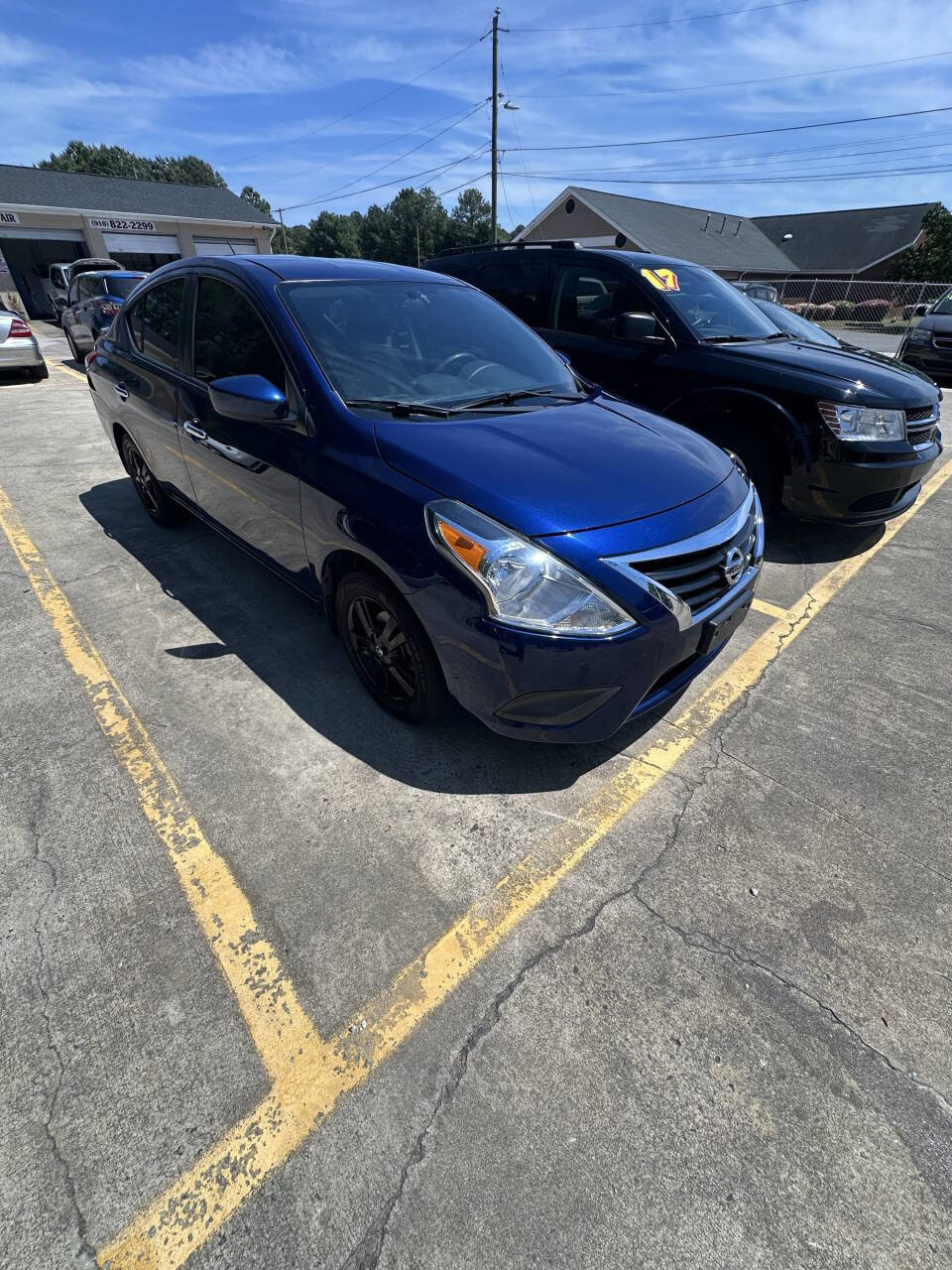 Used 2019 Nissan Versa SV image 9