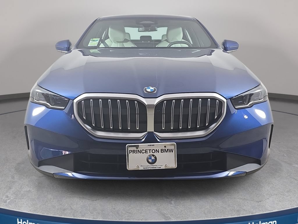 Used 2026 BMW 530i xDrive w/ Convenience Package AWD/4WD image 2