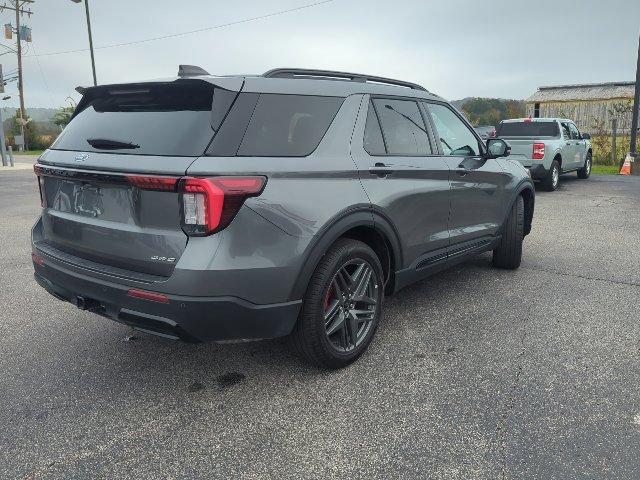 Used 2026 Ford Explorer ST-Line w/ ST-Line Street Pack AWD/4WD image 32