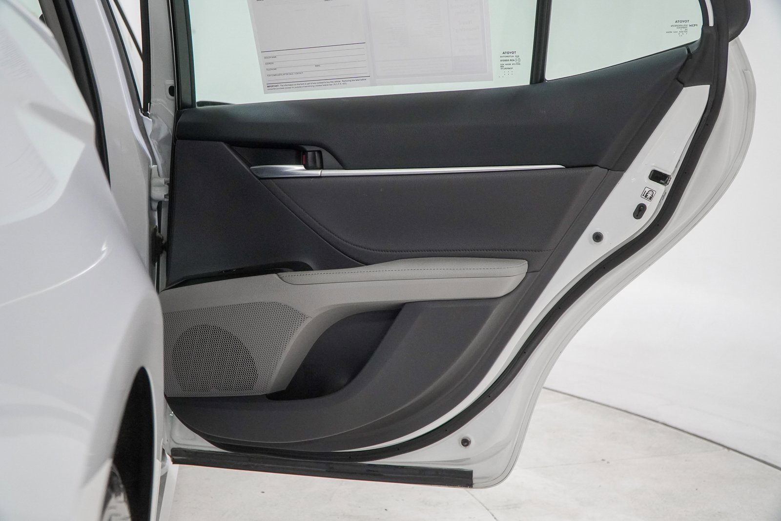 Used 2018 Toyota Camry XLE image 38