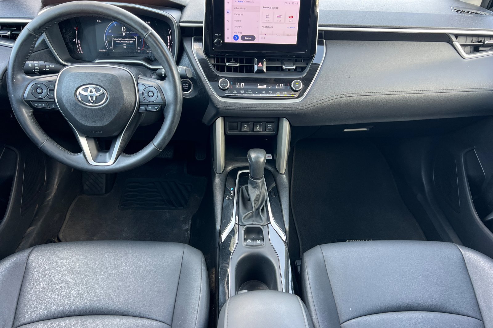 Used 2023 Toyota Corolla Cross XLE w/ Convenience Package AWD/4WD image 18