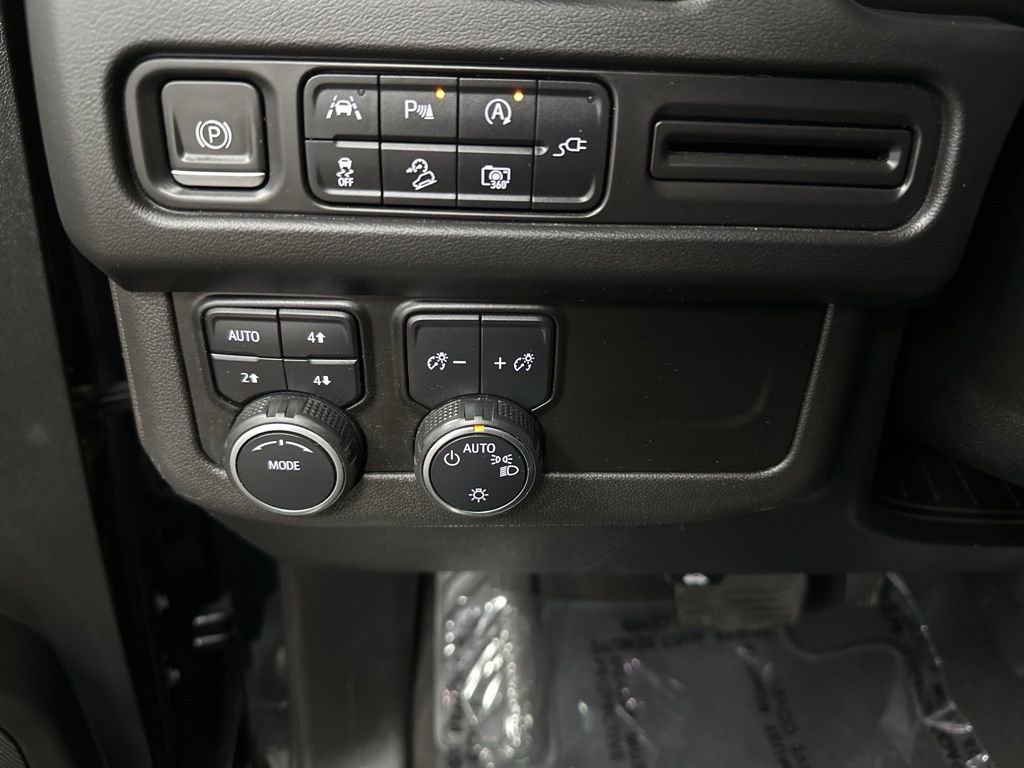 Used 2022 Chevrolet Tahoe Z71 w/ Luxury Package image 34