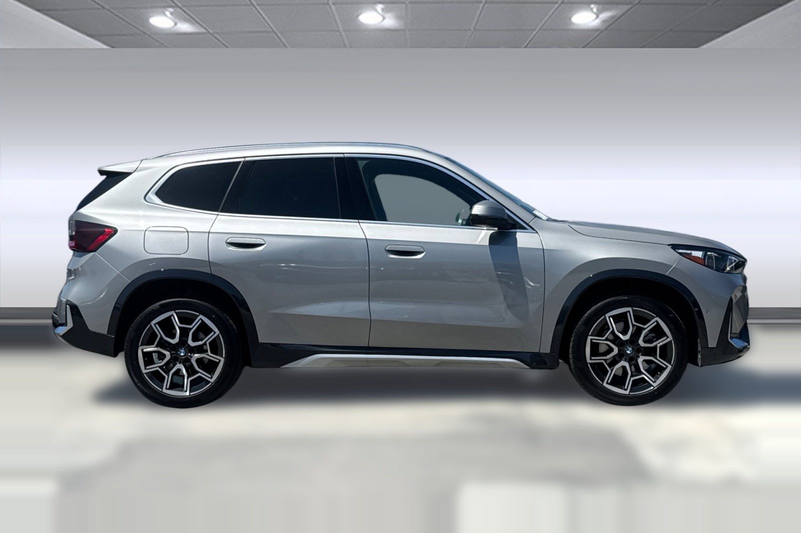 Used 2025 BMW X1 xDrive28i w/ Convenience Package AWD/4WD image 8