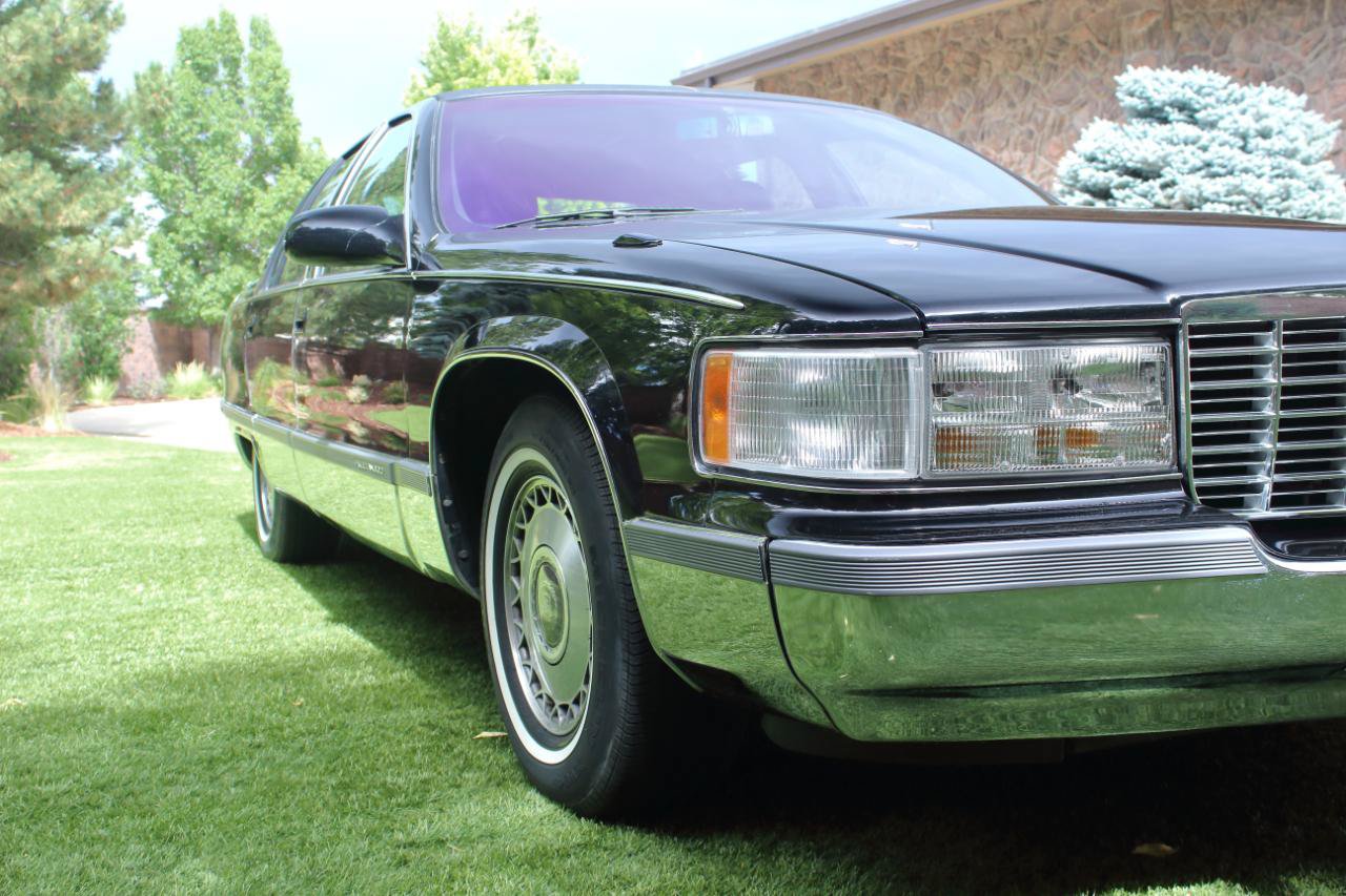 Used 1996 Cadillac Fleetwood Brougham RWD image 16
