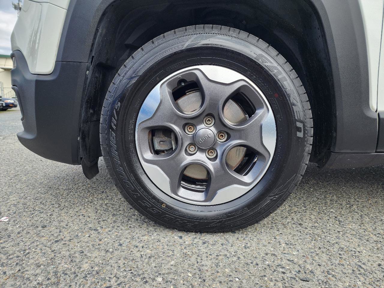 Used 2015 Jeep Renegade Sport w/ Power & Air Group FWD image 37