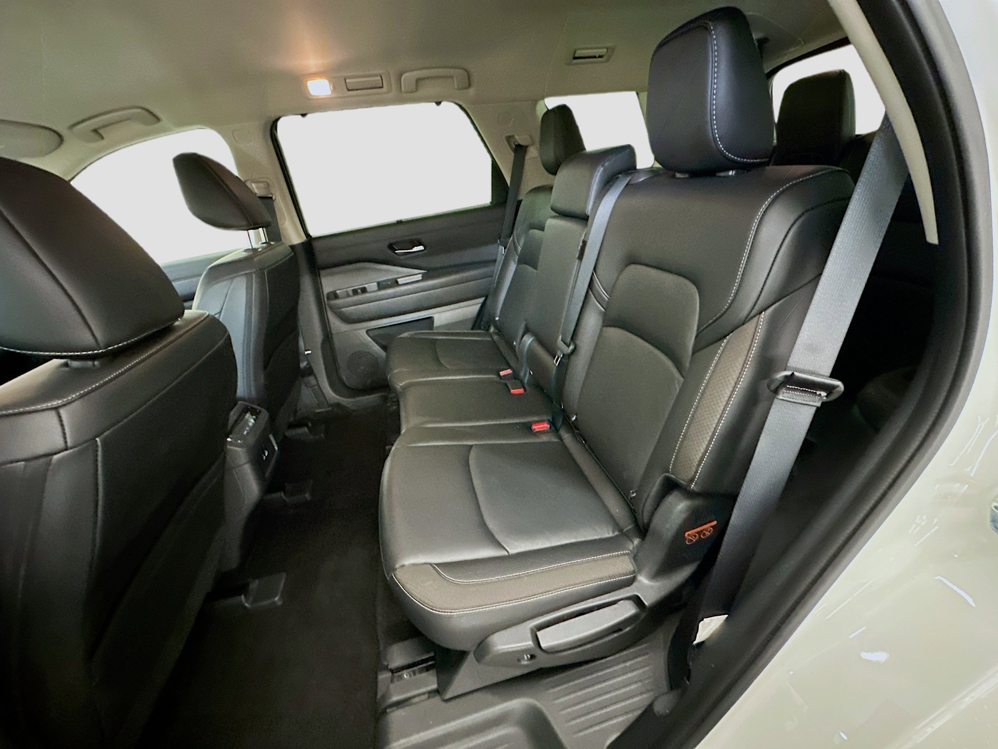 Used 2024 Nissan Pathfinder SL image 29